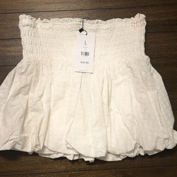 AKIRA White Eyelet Lace 2 Piece Set Ruffle Crop Top Smocked Mini Skirt Sz L NWT - Picture 5 of 5